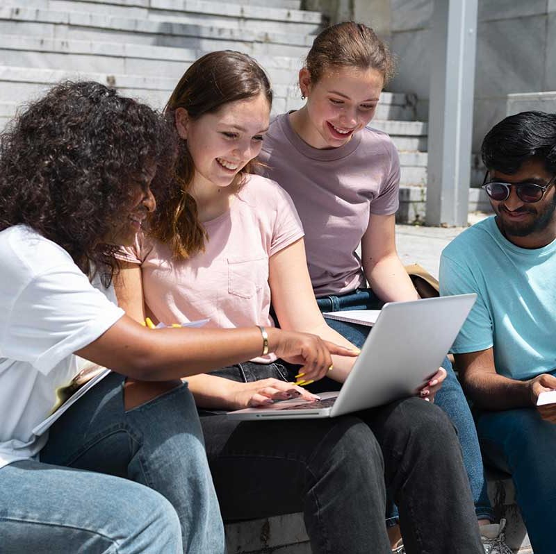 étudiant consulte parcoursup